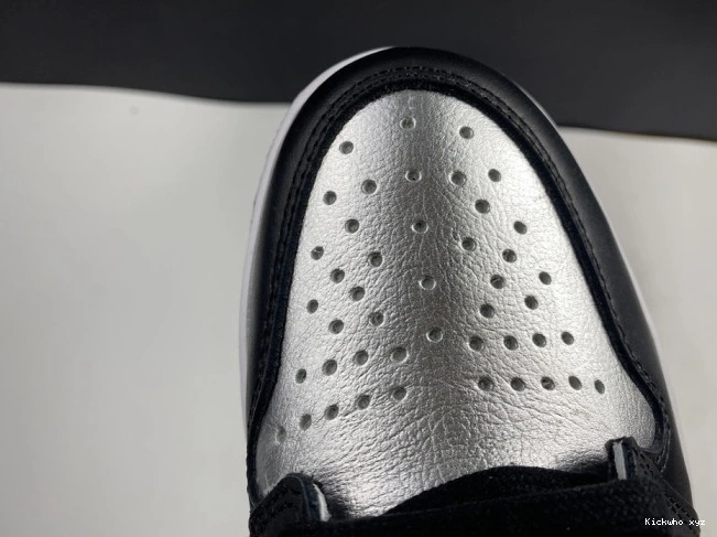 CD0461-001 SILVER WMNS OG JORDAN TOE HIGH 1 AIR 0614